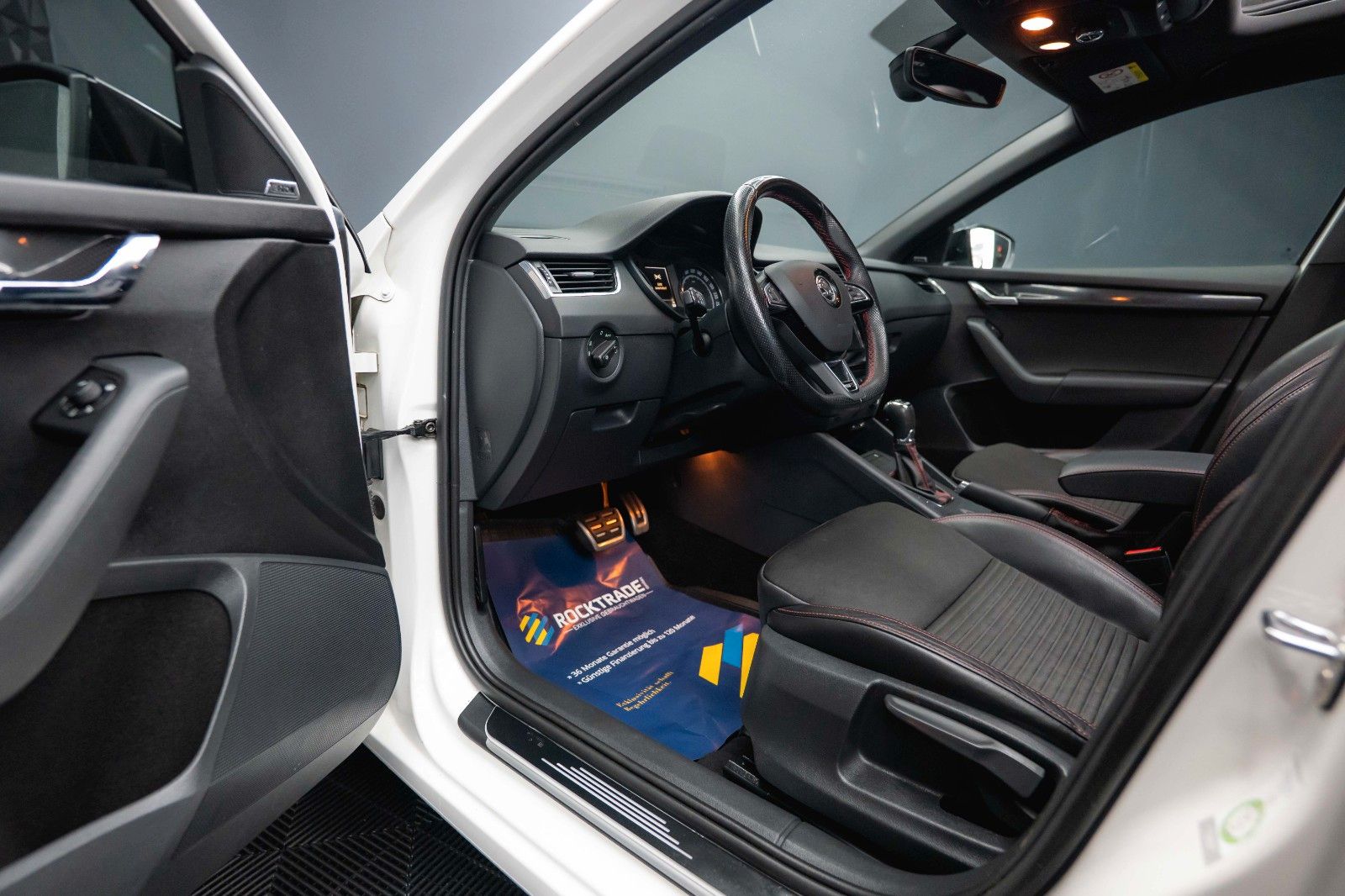 Fahrzeugabbildung SKODA Octavia 2.0 TDI RS 4x4 Performance *Pano*ACC*LED