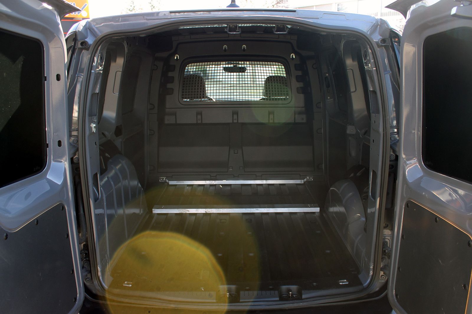 Fahrzeugabbildung Volkswagen Caddy Cargo 2.0TDI Automatik LED TEMP KAM PDC BT