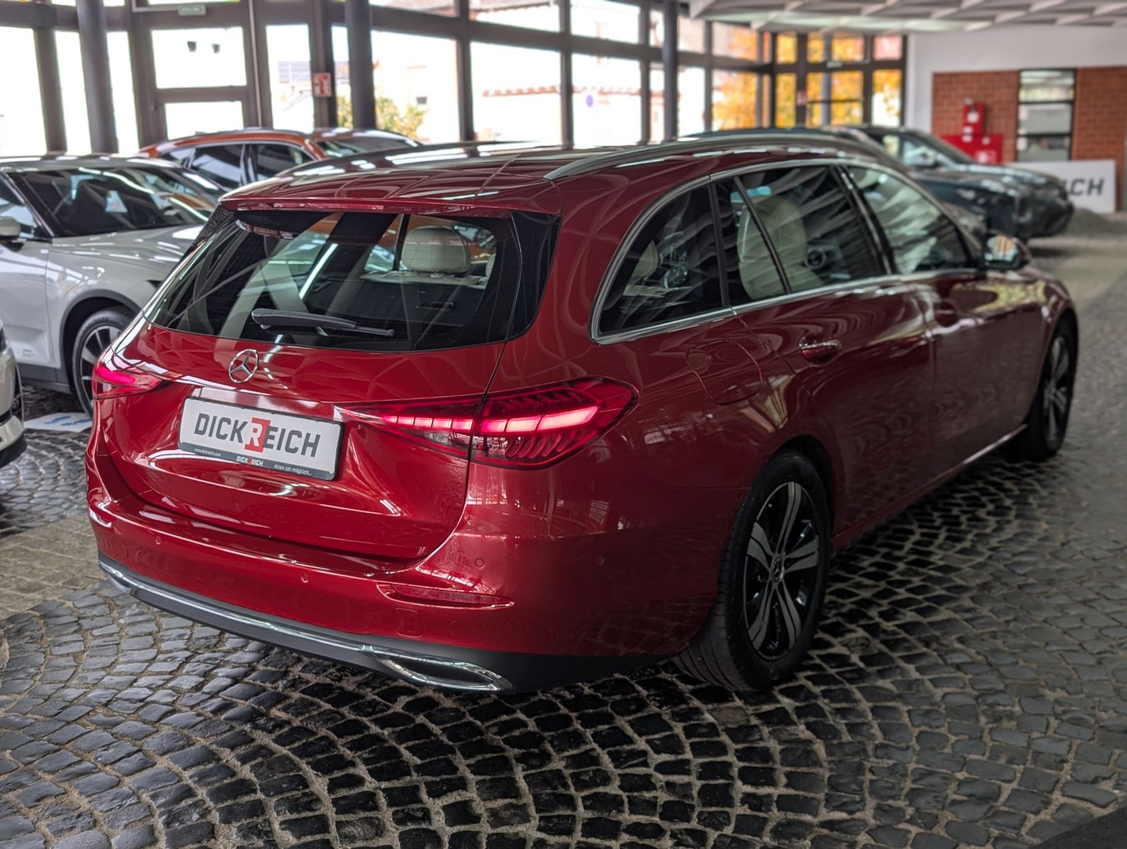 Fahrzeugabbildung Mercedes-Benz C 220 d T 2x Avantgarde LED AHK LEDER KAM 4x-SHZ