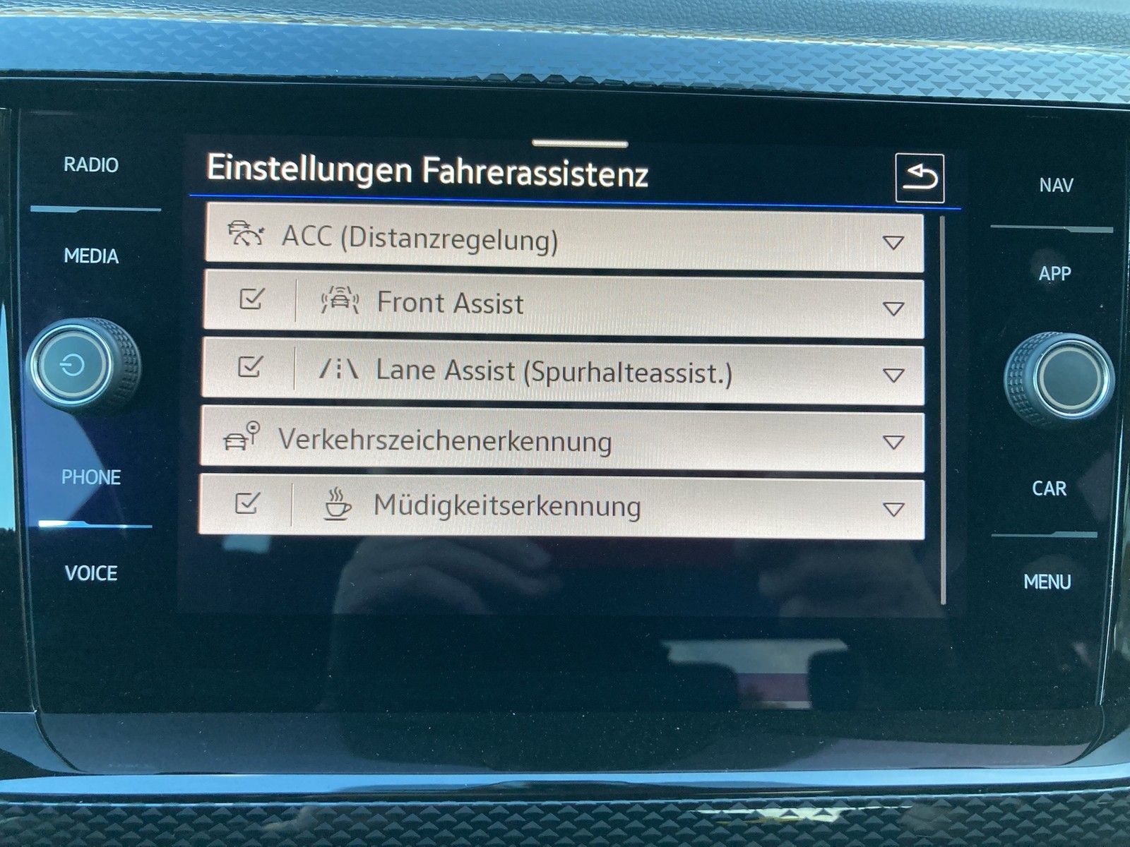 Fahrzeugabbildung Volkswagen Polo TSI Active DSG LED Navi ACC PDC SH