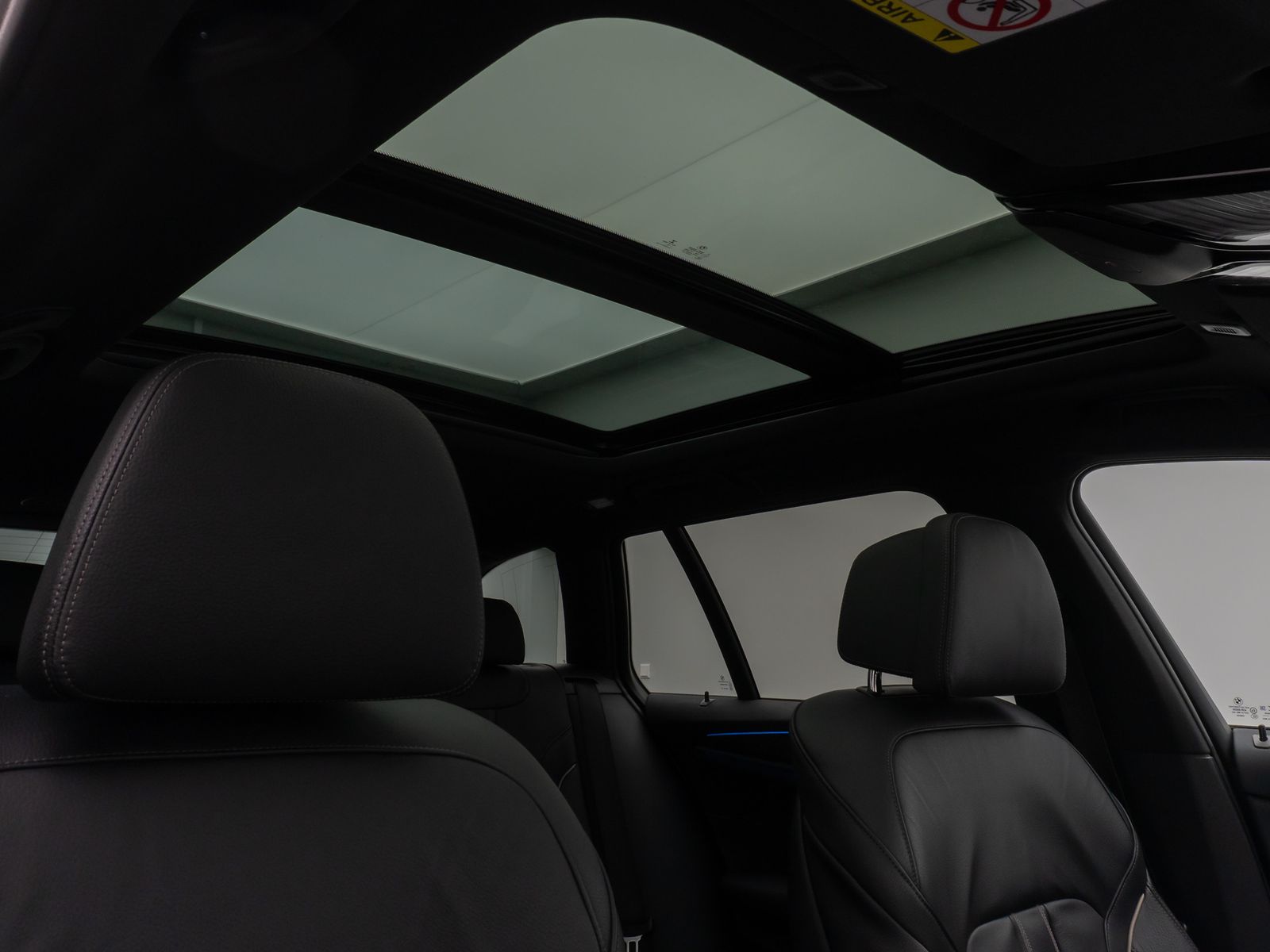 Fahrzeugabbildung BMW 530e xD M Sport Panorama Kamera HUD DAB HiFi