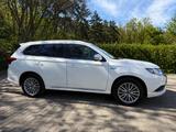 Mitsubishi Outlander 2.4 MIVEC PLUG-IN HYBRID 4WD Basis... - Mitsubishi Outlander: Basis