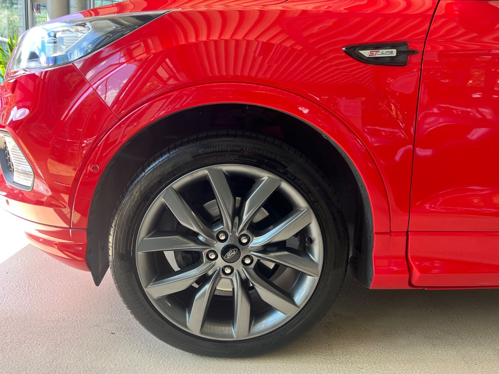 Fahrzeugabbildung Ford Kuga ST-Line * ROT/SCHWARZ *