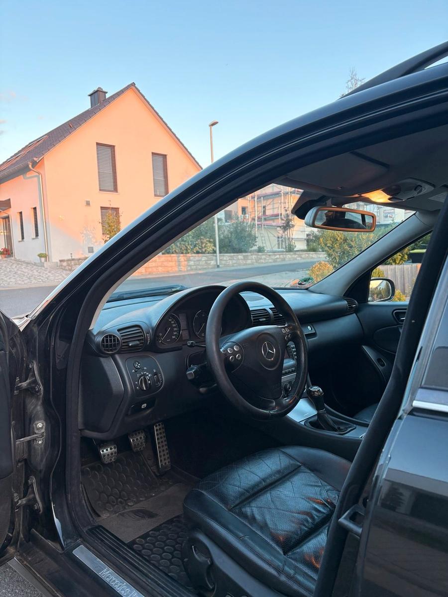 Mercedes-Benz C320 2005 — engine 224 HP (165kW)
