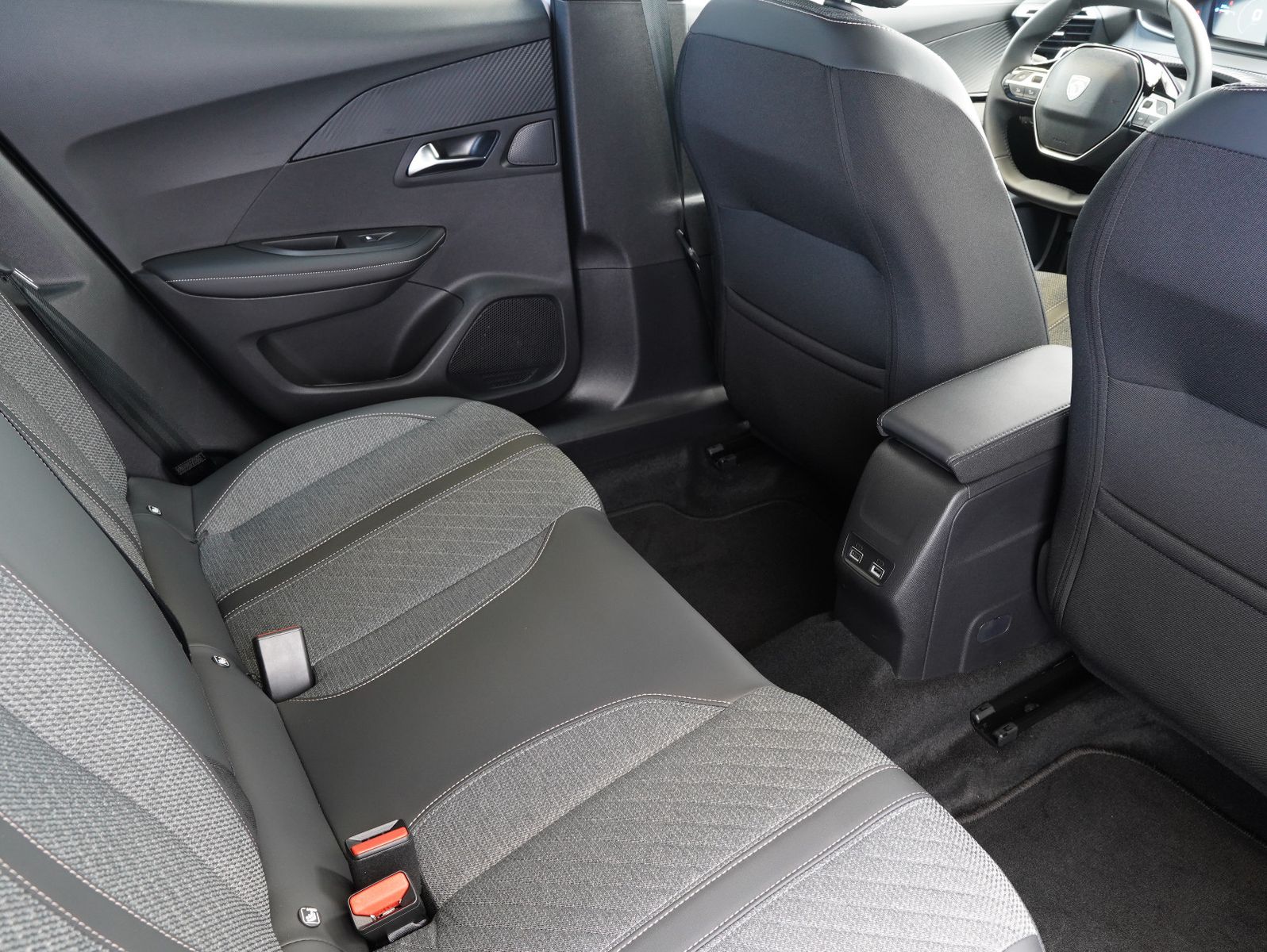 Fahrzeugabbildung Peugeot 2008 1.2 PureTech 130 Allure