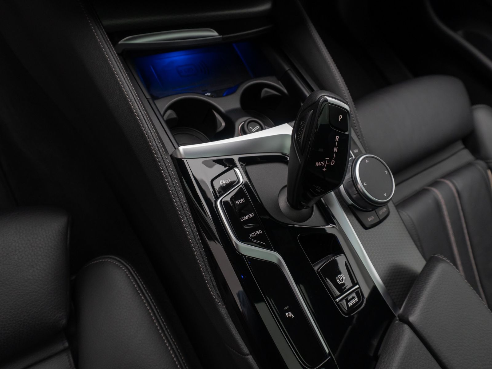 Fahrzeugabbildung BMW 540d xD M Sport DAB HUD DisplayKey Panorama HiFi