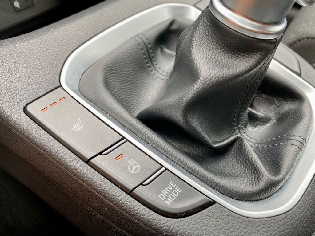 Fahrzeugabbildung Hyundai i30 1.0 AAC SHZ ALLWETTERREIFEN ALU KAMERA PDC