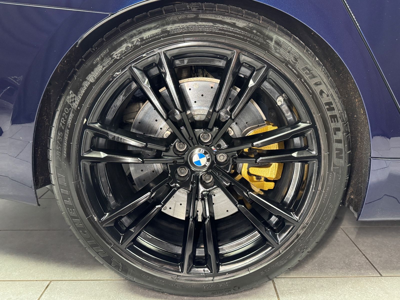 Fahrzeugabbildung BMW M5 LIM|BOWERS|TV|KERAMIK|INDIVIDUAL|VOLL
