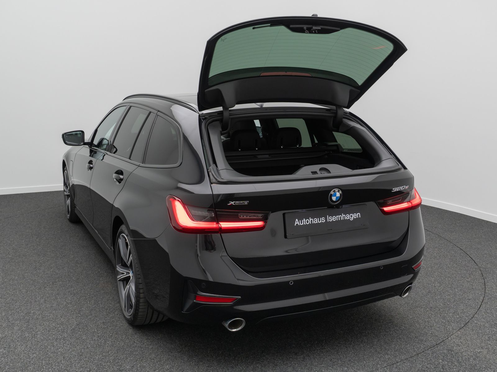 Fahrzeugabbildung BMW 320e xD Sport Line DAB Laser HUD HiFi Panorama