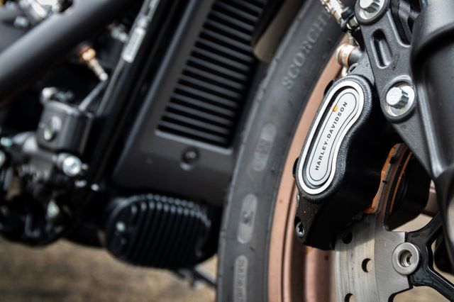 Fahrzeugabbildung Harley-Davidson FXLRST LOW RIDER ST 117 MY23 - CLUBSTYLE - J&H -