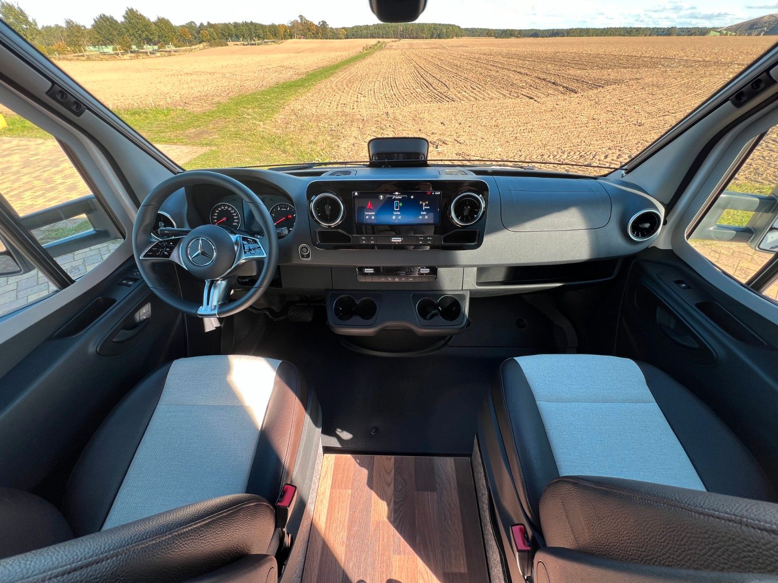 Fahrzeugabbildung Weinsberg CaraCompact Suite 640 MEG ED Pepper 2025