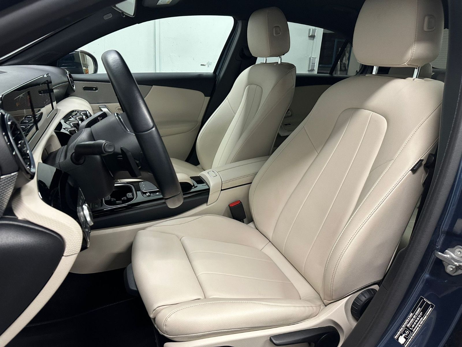 Fahrzeugabbildung Mercedes-Benz A 180 d Limousine *Progressive*NAVI*AHK*LEDER*