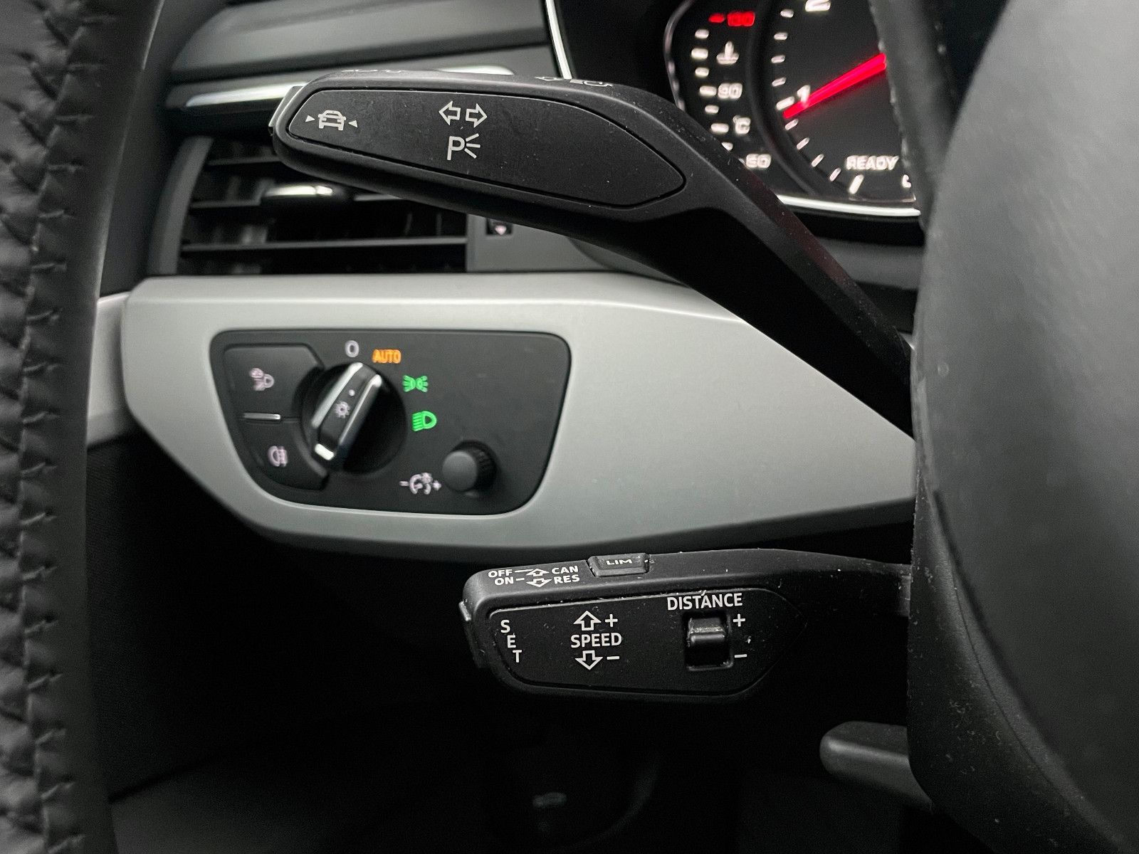 Fahrzeugabbildung Audi A4 Avant 40 TDI Navi LED 1.HD SPORT 19" Massage