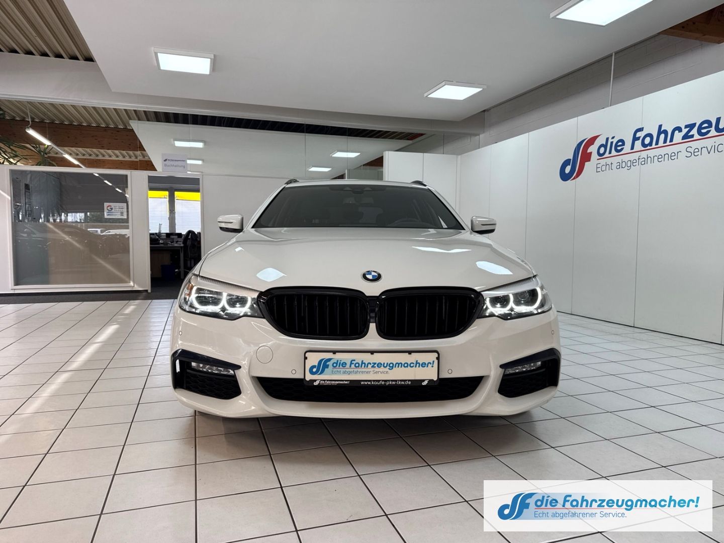 Fahrzeugabbildung BMW 520 d xDrive M Sport Touring Park-Assistent Spor