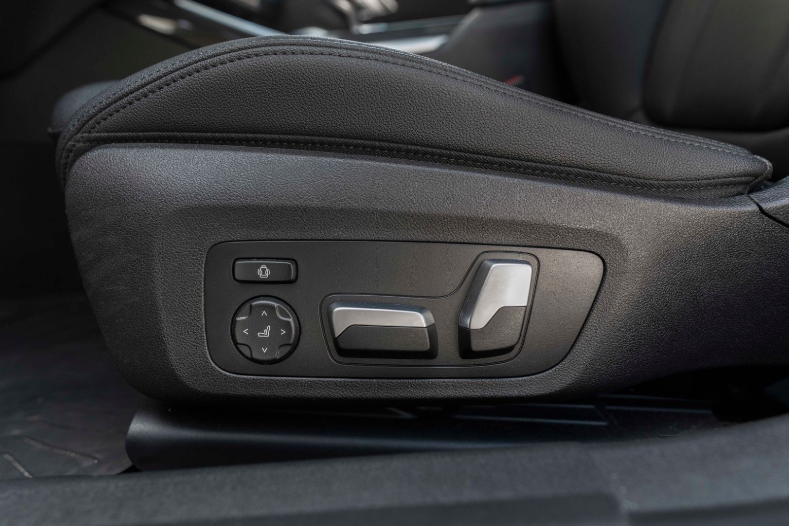 Fahrzeugabbildung BMW M340i Xdrive H&K HUD CARBON LED KAM