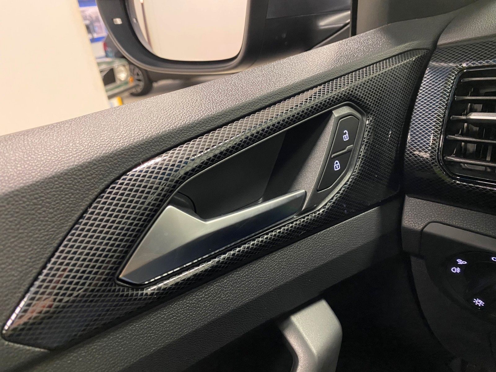 Fahrzeugabbildung Volkswagen T-Cross 1.0 TSI DSG Life mit MATRIX LED+KAMERA+