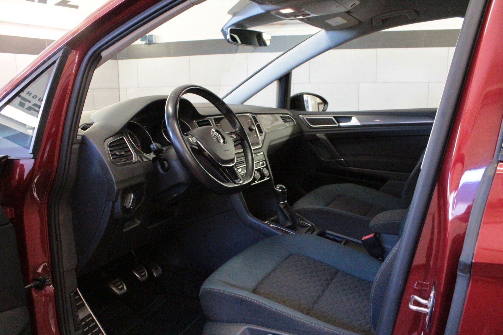 Fahrzeugabbildung Volkswagen Golf Sportsvan 1.0 TSI OPF IQ.DRIVE