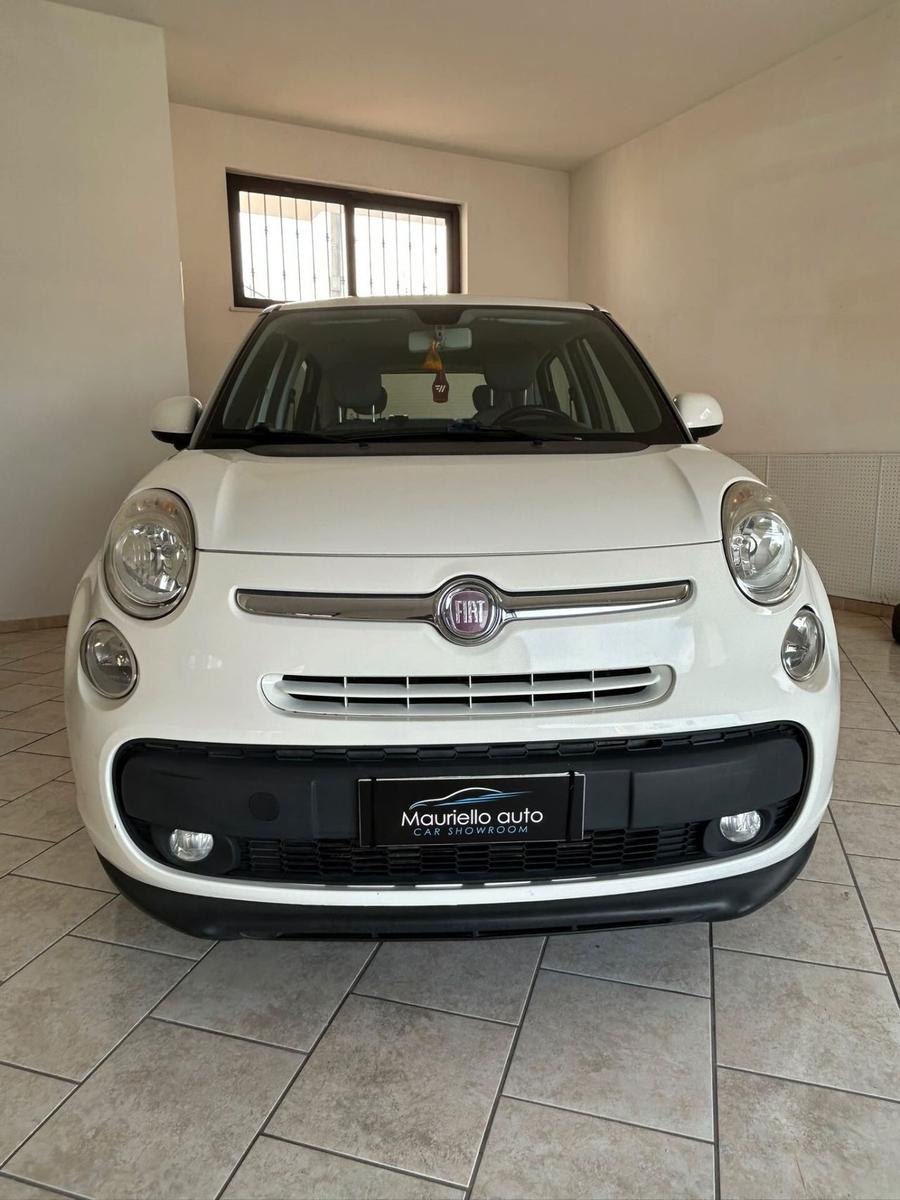 Fiat 500L 2014 — rear view