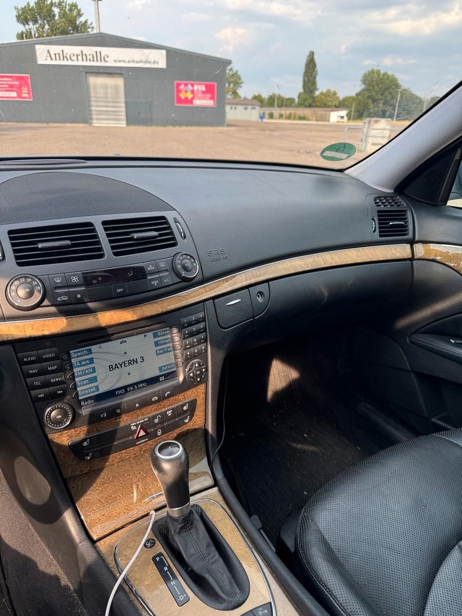 Mercedes-Benz E320 2006 — photo 13
