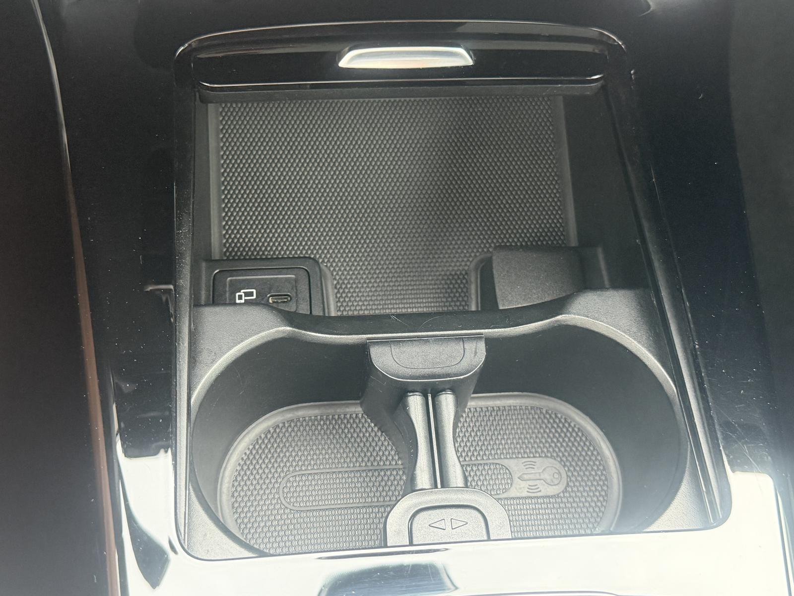 Mercedes-Benz A 250 e AMG LED MBUX Distronic Pano Kamera-360°