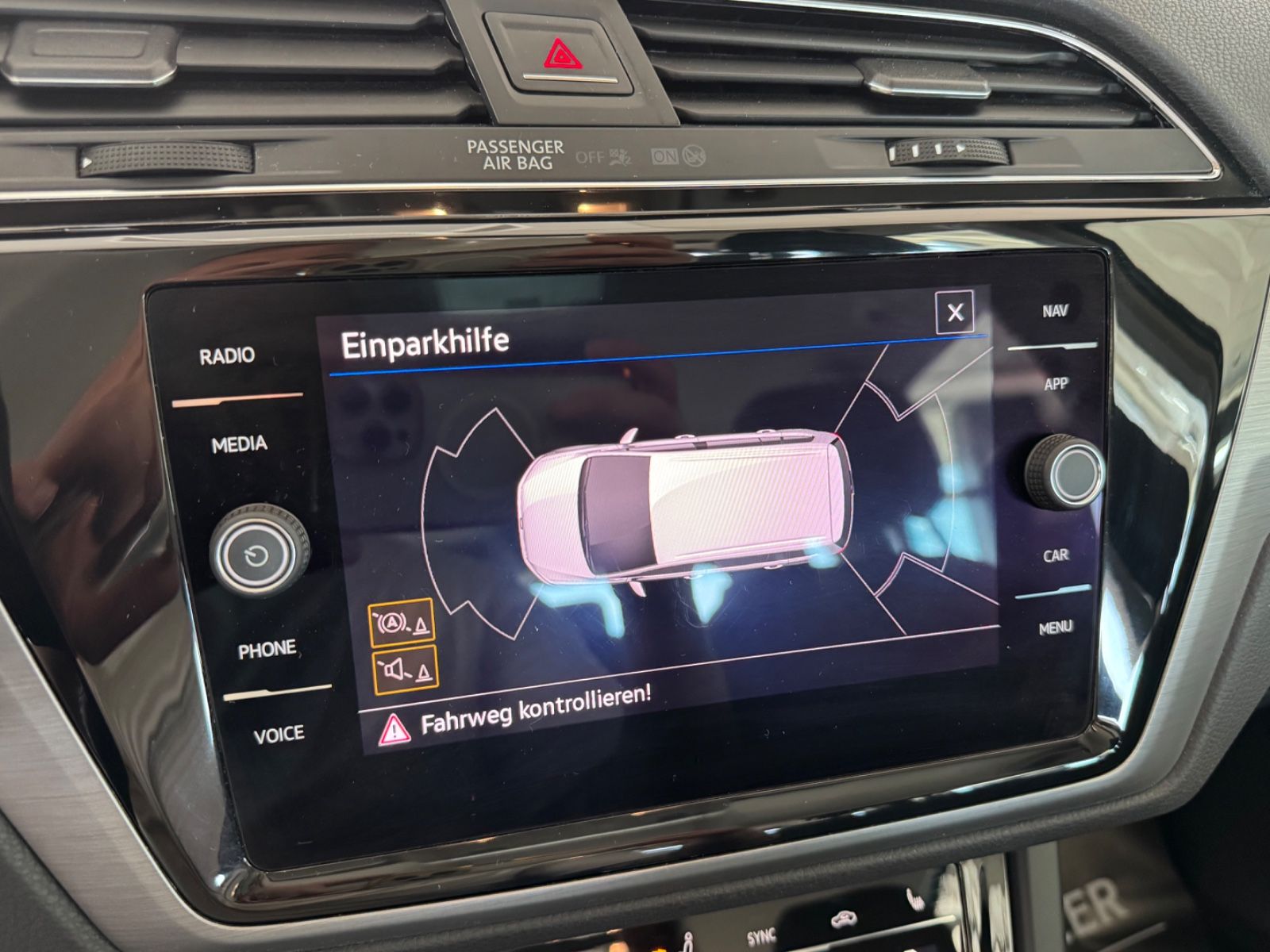 Fahrzeugabbildung Volkswagen Touran Comfortline/ACC/AHK/PDC/Navi/Massage/1H