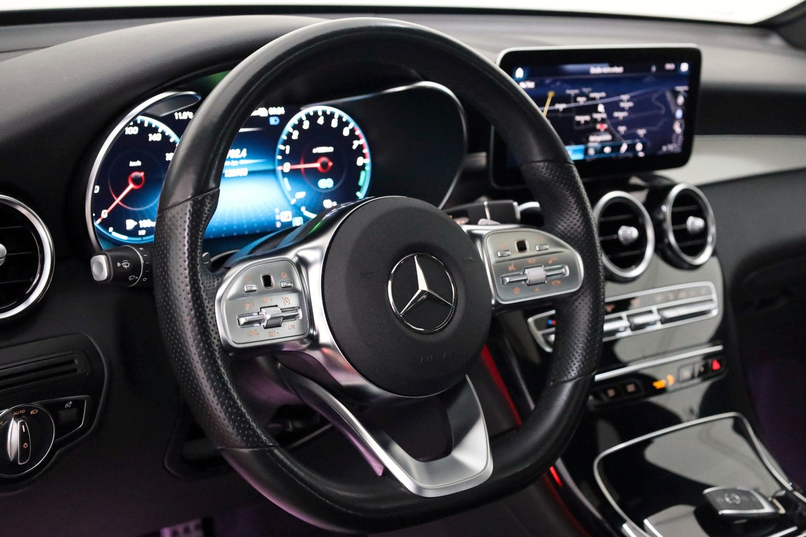 Fahrzeugabbildung Mercedes-Benz GLC 300e 4M Coupe AMG Leder,Navi,LED,360°-Kamera