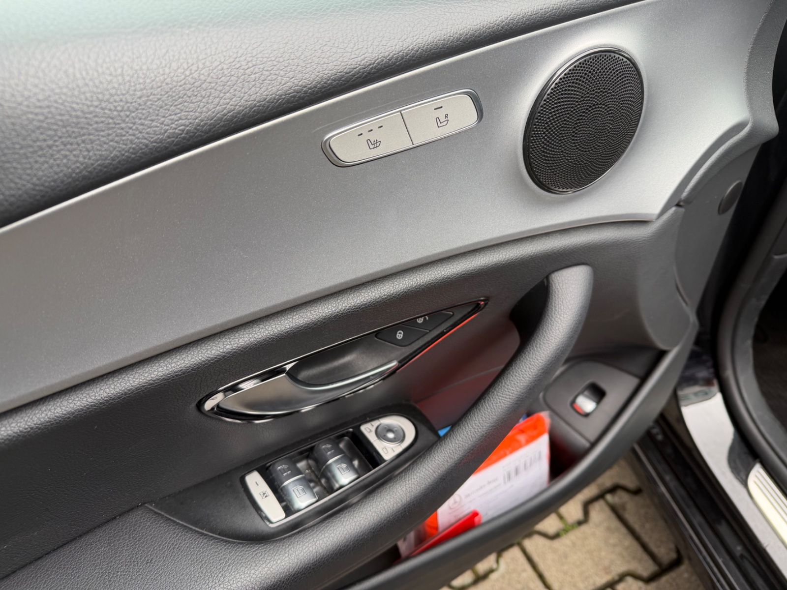 Fahrzeugabbildung Mercedes-Benz E 400 d T 4MATIC LED PTS Easy Pack DSG