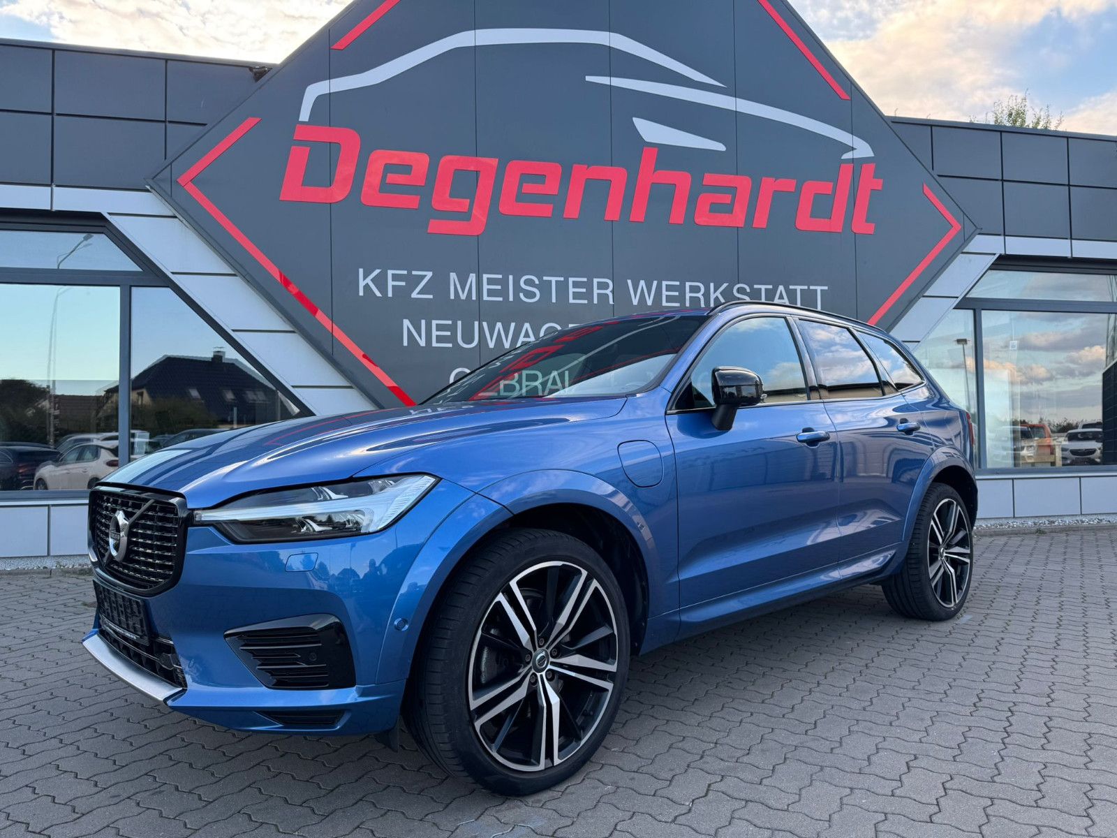 Volvo XC 60 XC60 R Design Recharge Plug-In Hybrid AWD