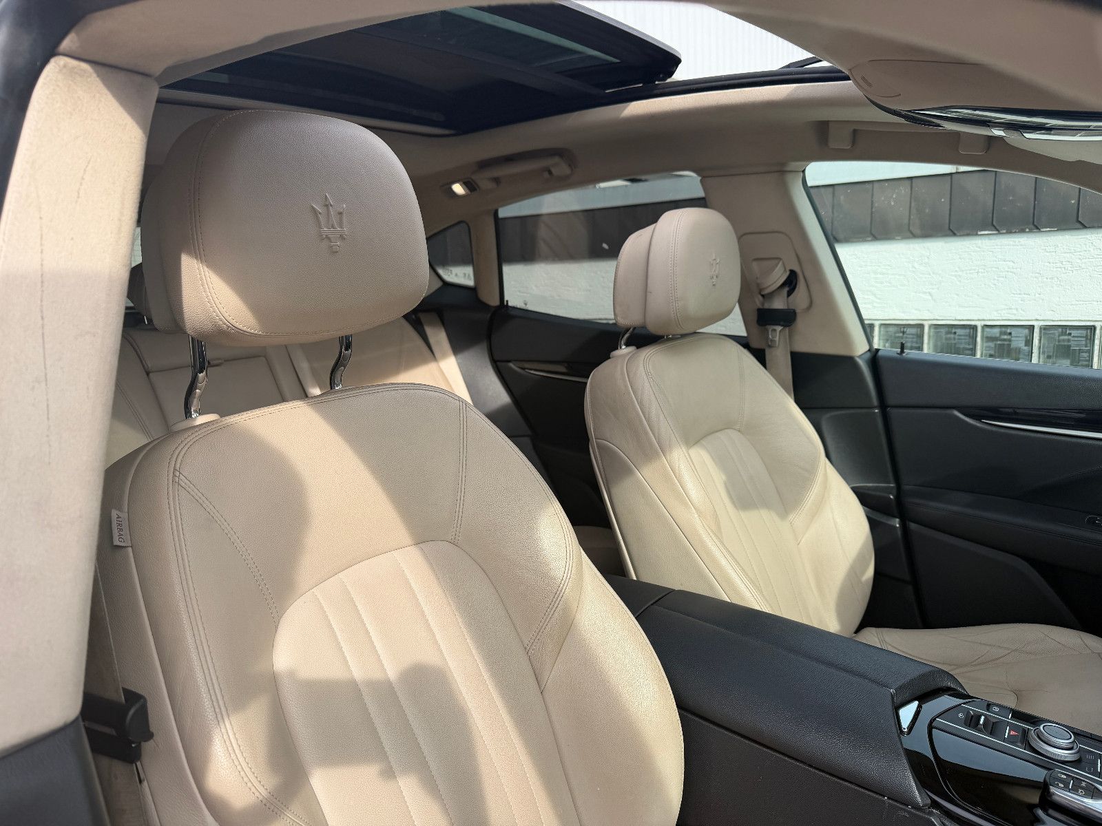 Fahrzeugabbildung Maserati Levante Diesel/PANO/HARMAN-KARDON/KAMERA/MEMORY/
