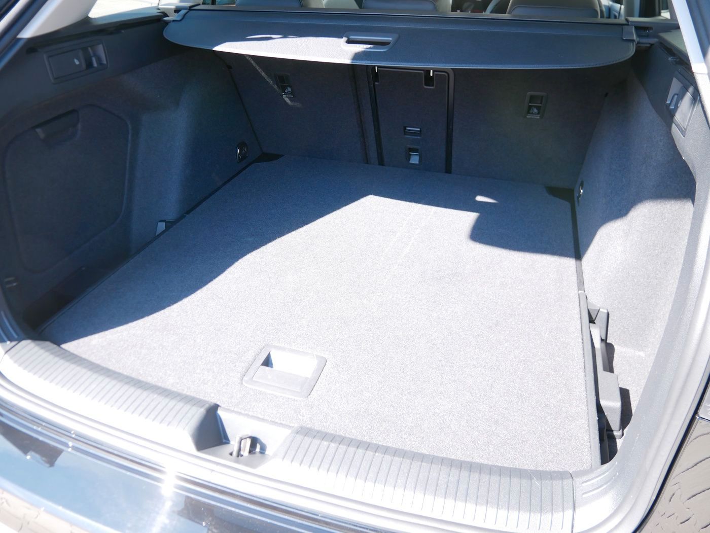 Fahrzeugabbildung Volkswagen Golf -VIII Variant 2.0 TDI GOAL NEU49T MATRIX AH