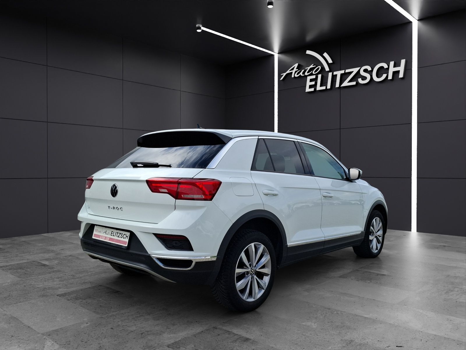 Fahrzeugabbildung Volkswagen T-Roc TSI Style LED AHK Navi ACC RFK SH LM