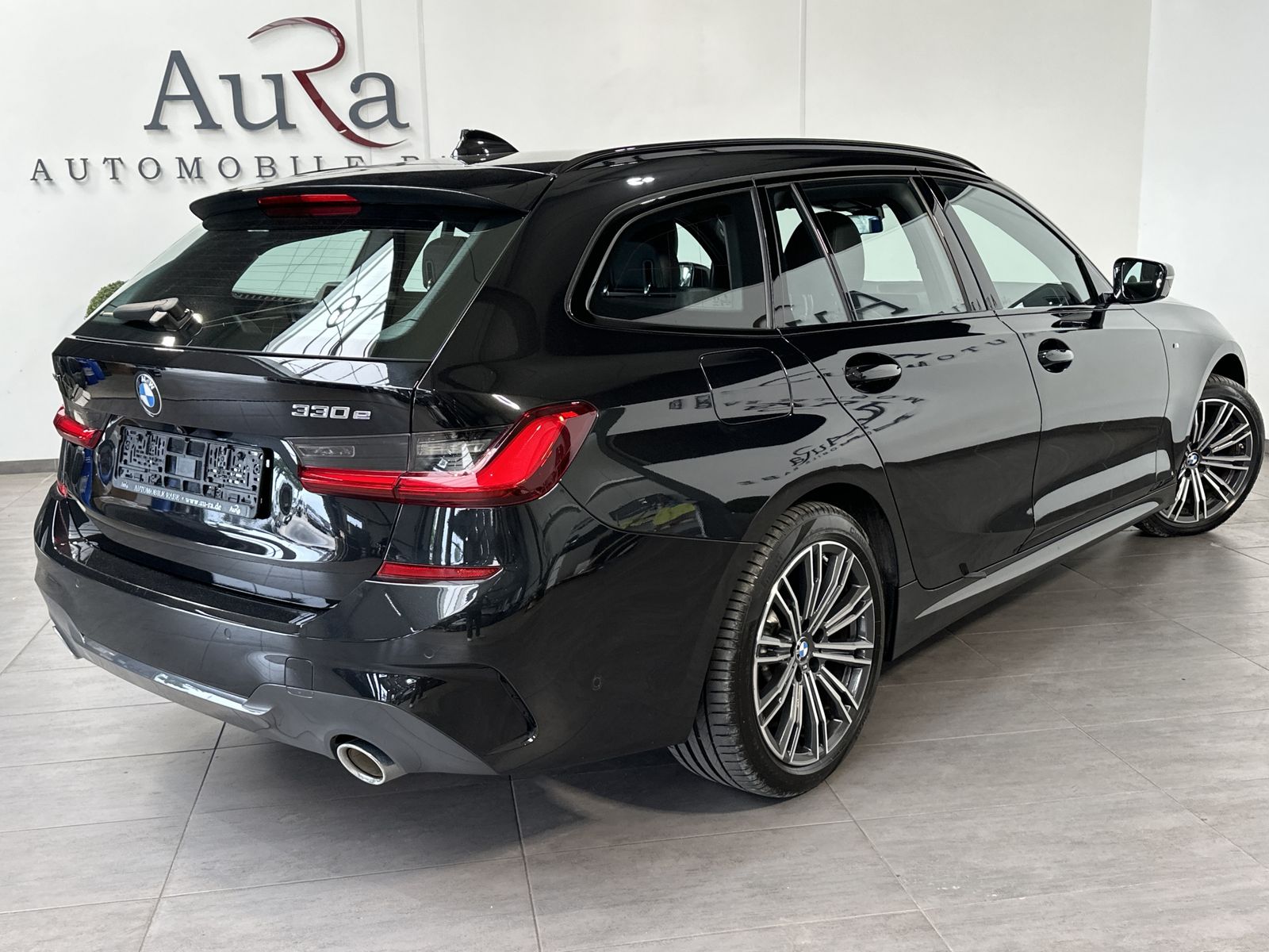 Fahrzeugabbildung BMW 330e Touring xDrive M-Sport NAV+LED+360°+HUD+HIF