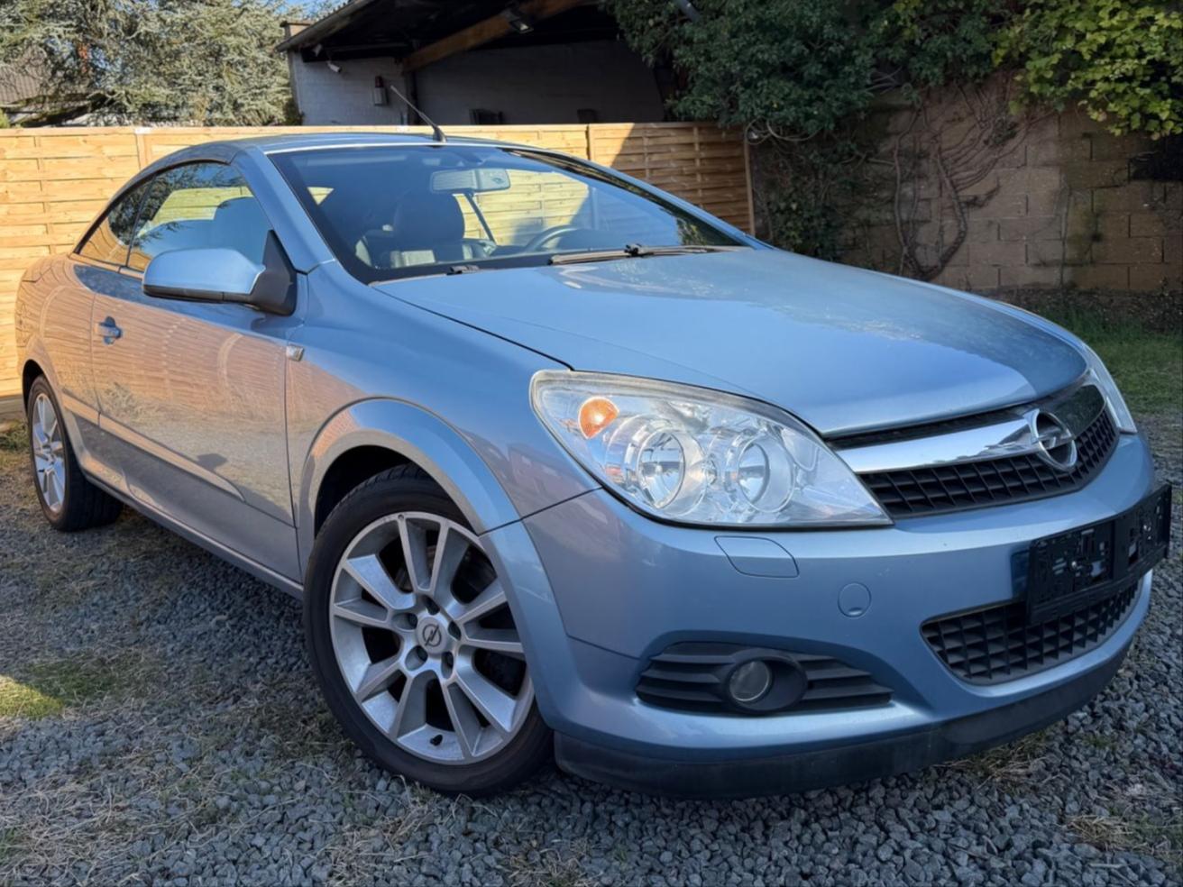 Opel Astra H Twin Top*LEDER*PDC*KLIMA*SHZG*MFL*TEMPO*