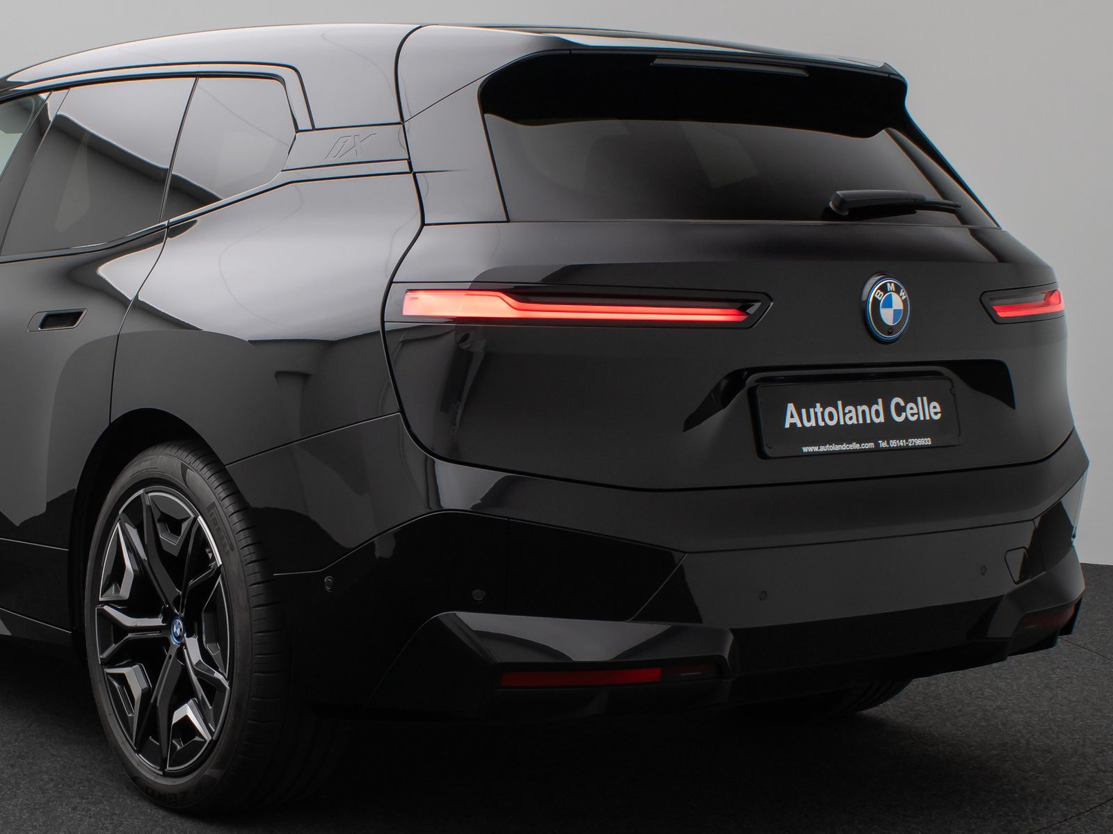 Fahrzeugabbildung BMW iX M60 Panorama 360°Laser B&W SoftCl Massage 22"