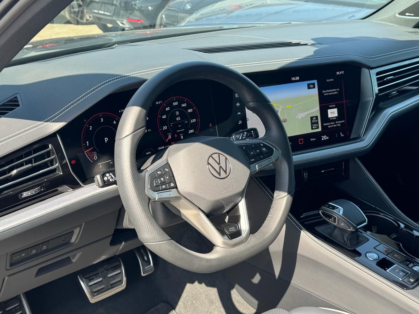 Fahrzeugabbildung Volkswagen Touareg 3.0TDI 4M R-Line VOLL Black 22" UPE 114T