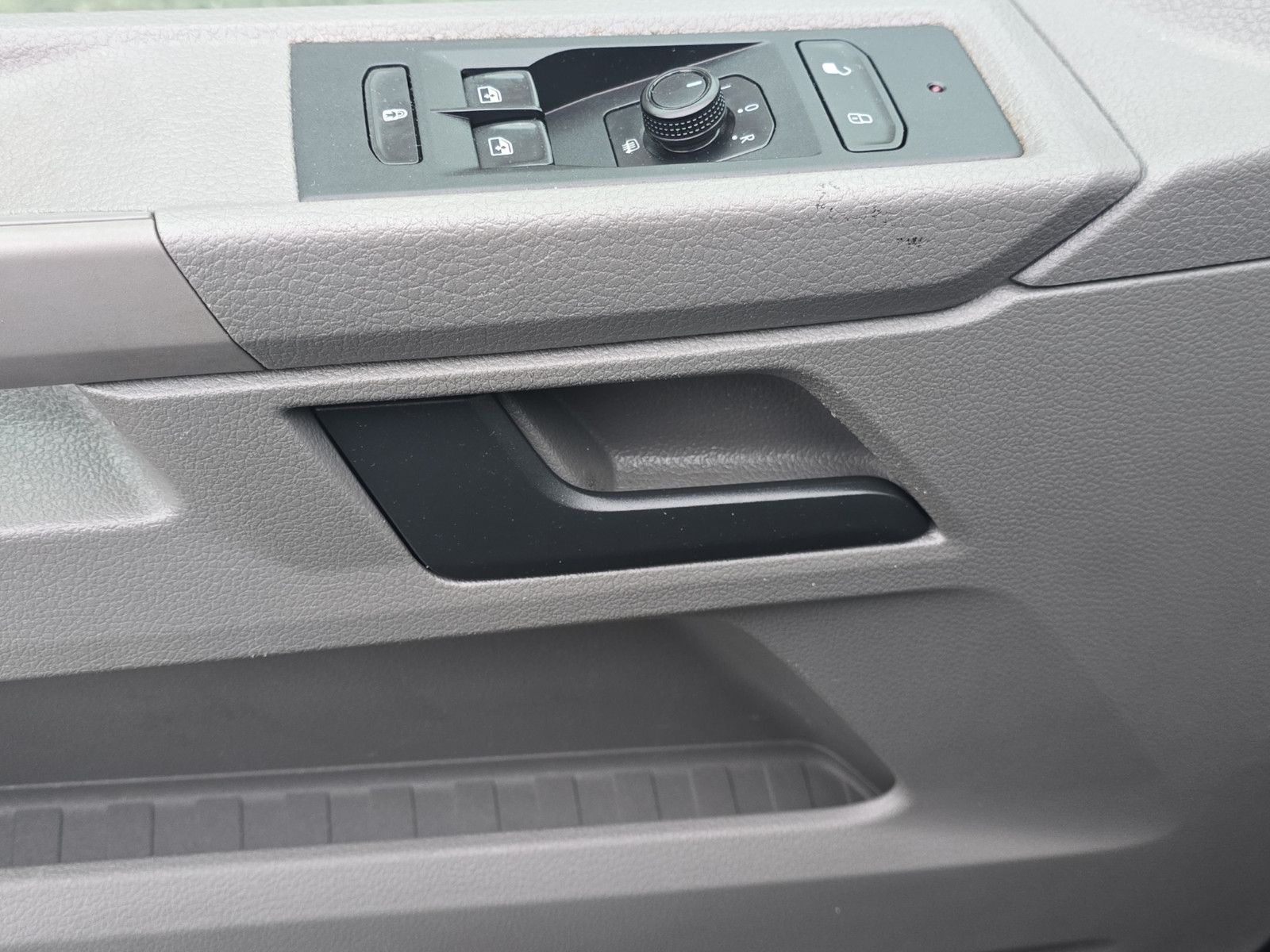 Fahrzeugabbildung Volkswagen T6 Transporter Kombi Lang 9-Sitze Tempomat SHZ