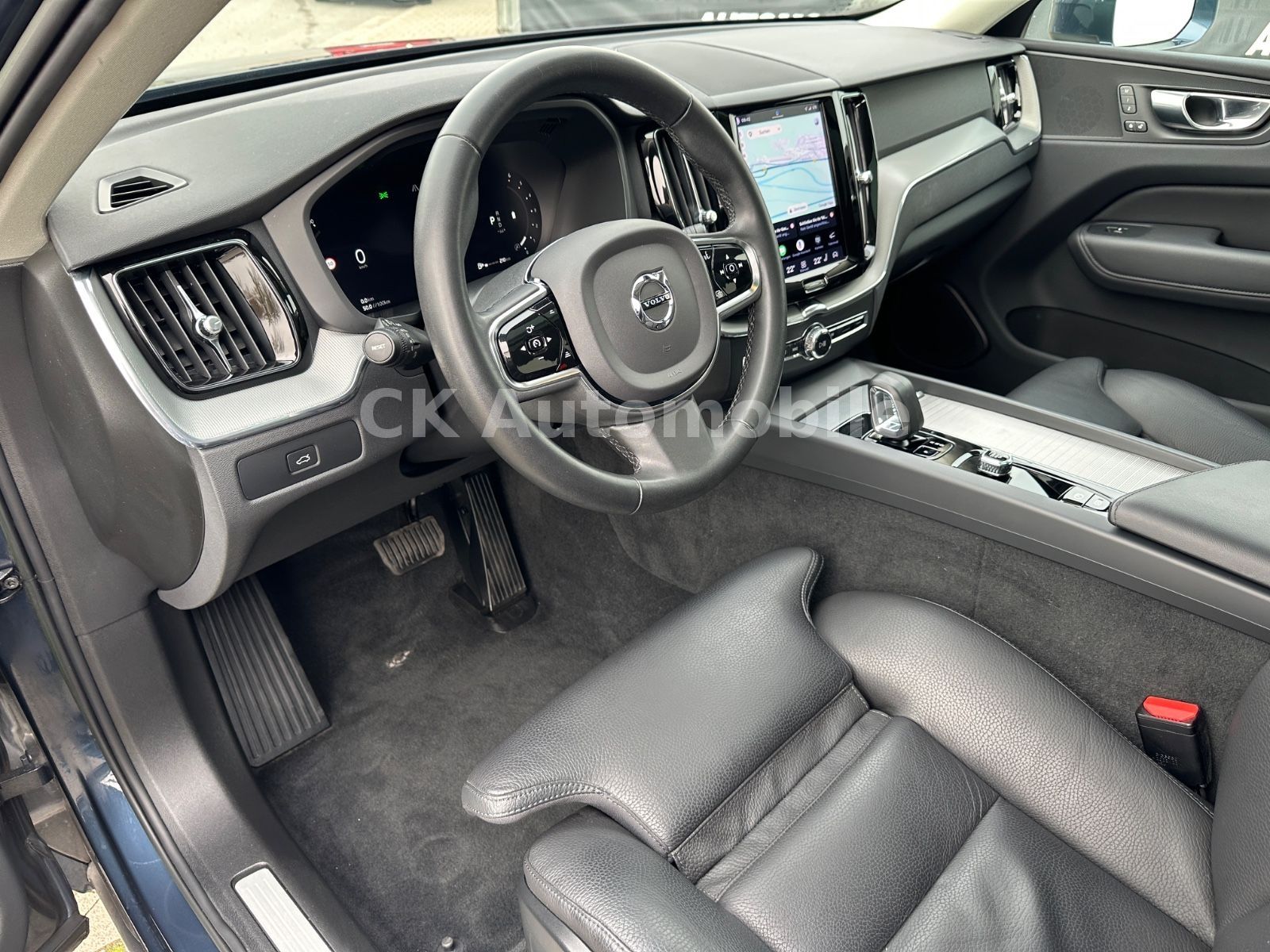Fahrzeugabbildung Volvo XC60 B4 Plus Bright AWD/Navi/Leder/Pano/LED/Kam.