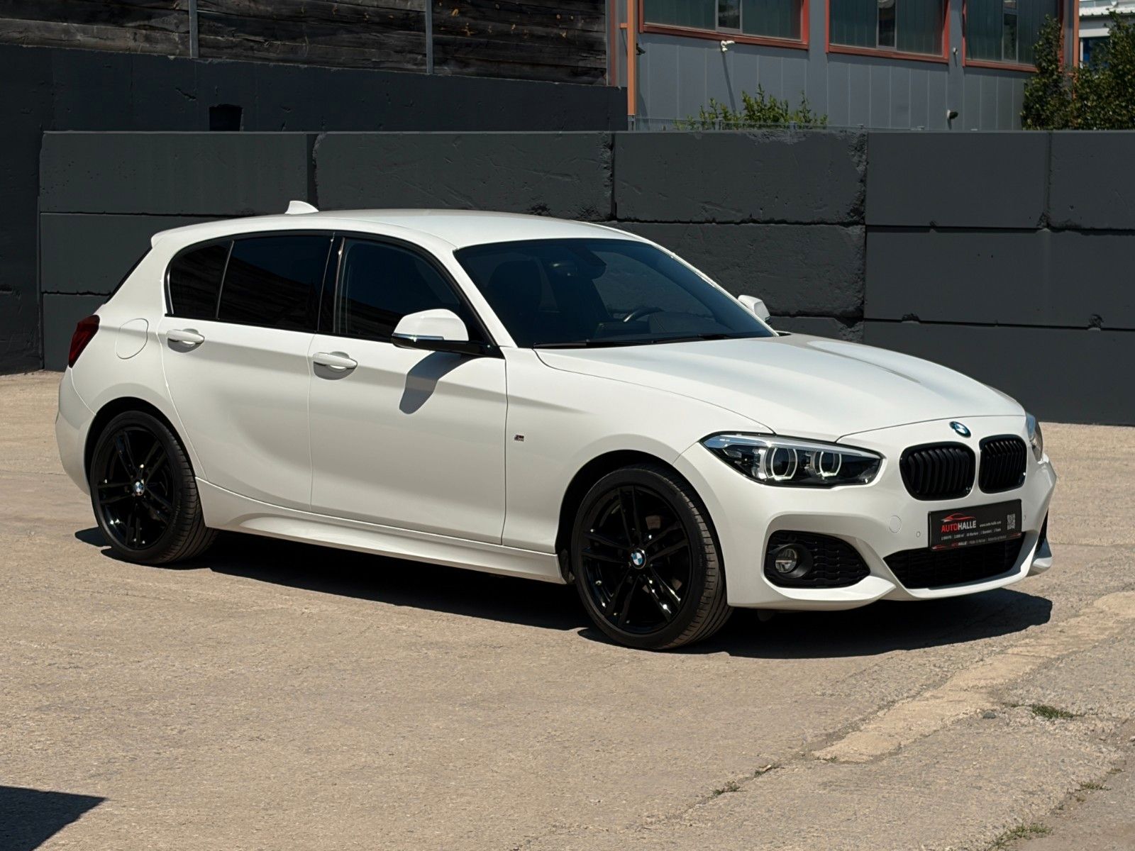 Fahrzeugabbildung BMW 118i M Sport Shadow Navi SHZ PDC LED BT HiFi