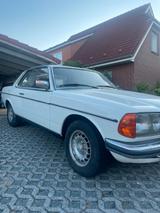 Mercedes-Benz Mercedes Benz w123 Coupé - Mercedes-Benz Coupé aus dem Jahr 1978