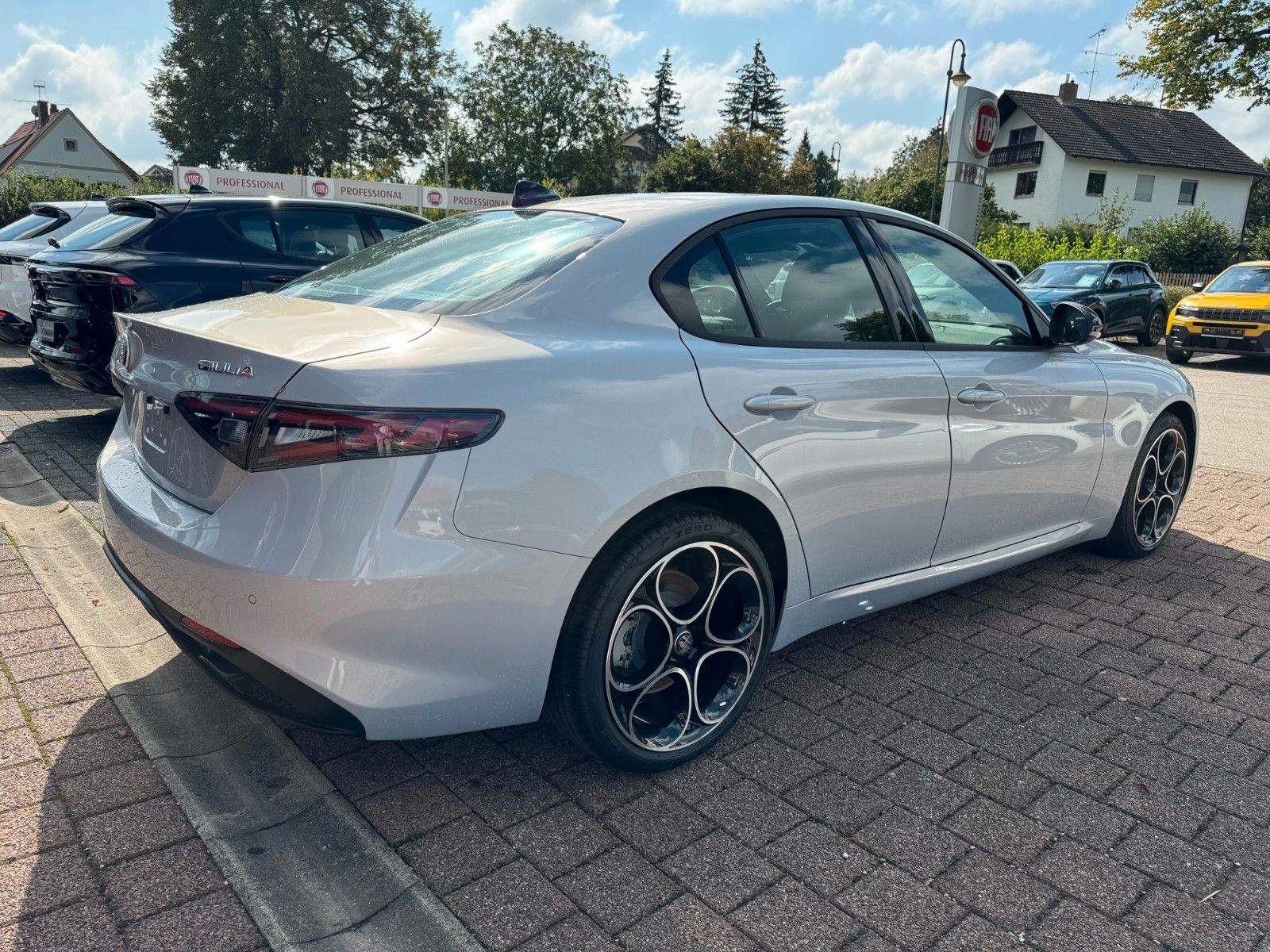 Fahrzeugabbildung Alfa Romeo Giulia MY24 Veloce Q4 ALLRAD MEMORY NAVI SITZHZG