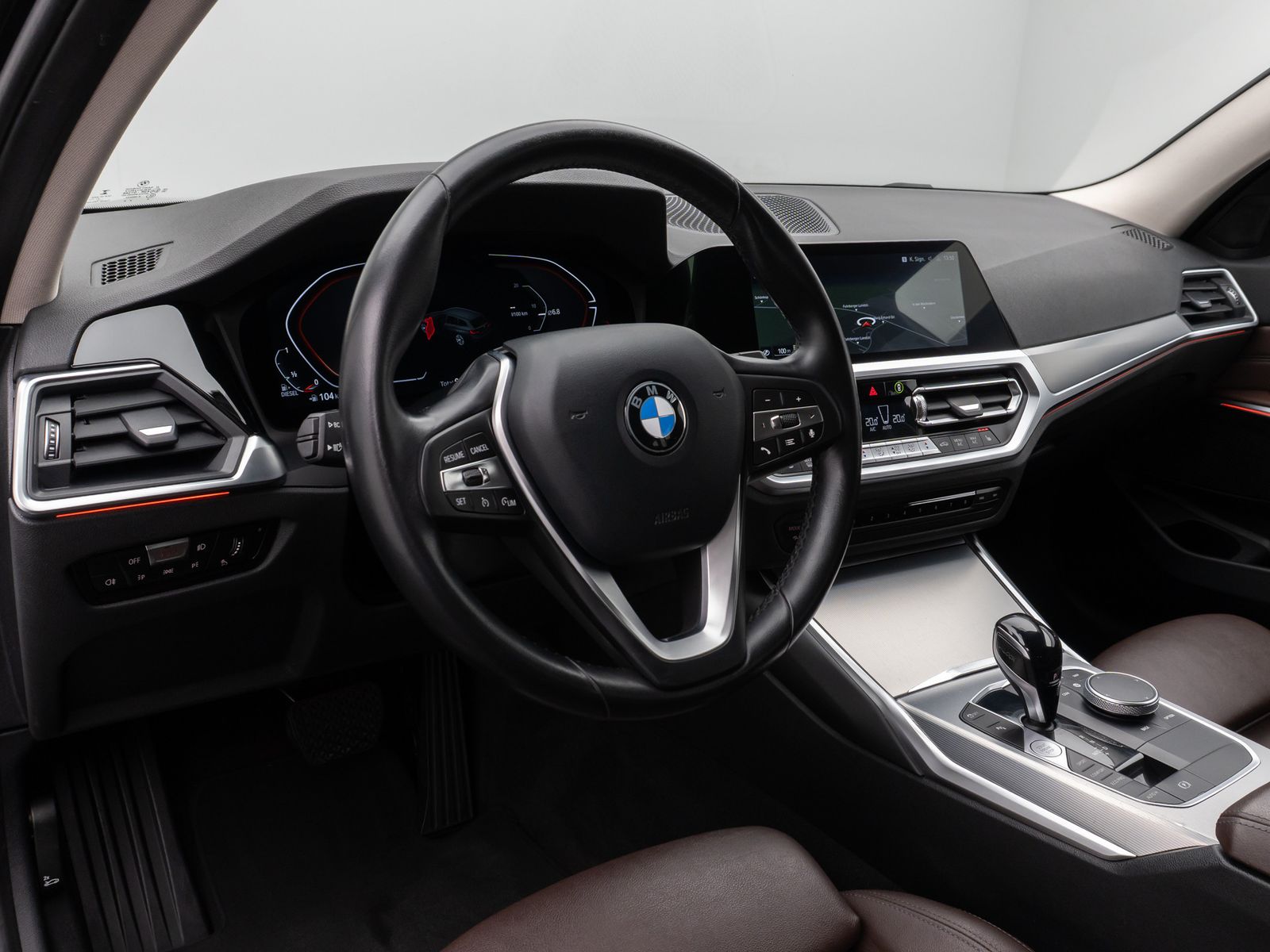 Fahrzeugabbildung BMW 320d xD Sport Line Kamera DAB HiFi Alarm AHK LED