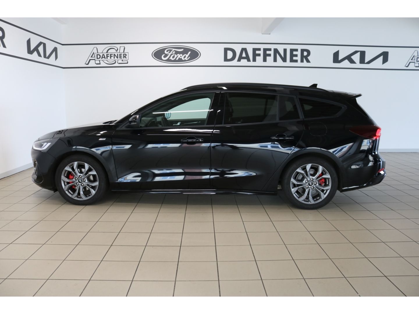 Fahrzeugabbildung Ford Focus Turnier ST-Line X 1.0 EcoBoost Mild-Hybrid