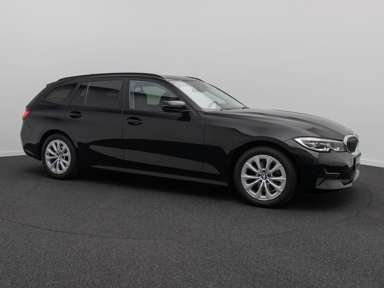 Fahrzeugabbildung BMW 318d DAB CockPitPro Fernlichtassist PDC Sport