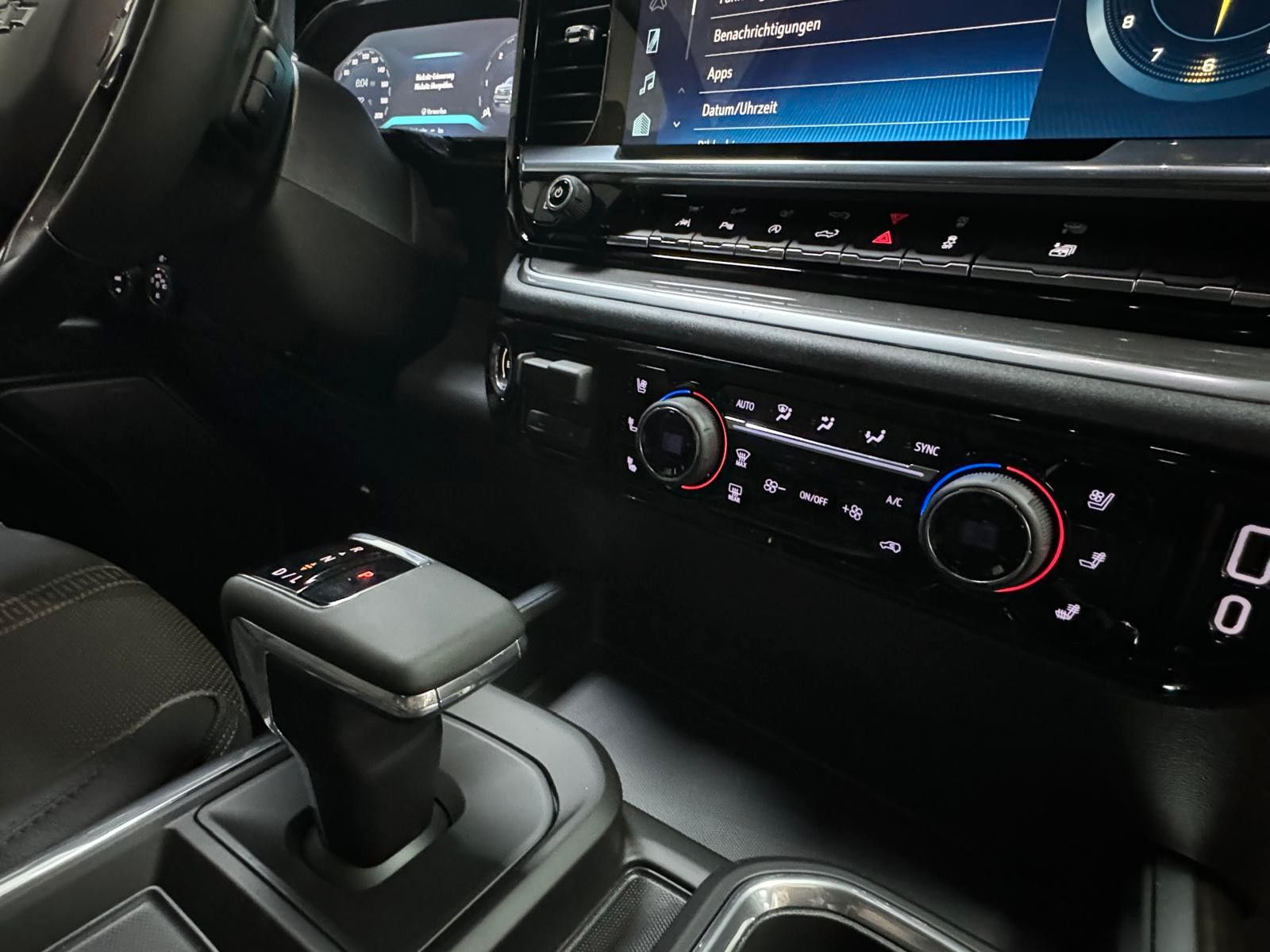 Fahrzeugabbildung Chevrolet 26 SILVERADO MIDNIGHT HIGH COUNTRY 6.2L V8-4x4