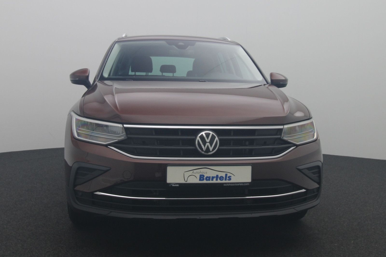 Fahrzeugabbildung Volkswagen Tiguan 1.5 DSG Life ACC LED Apple CarPlay