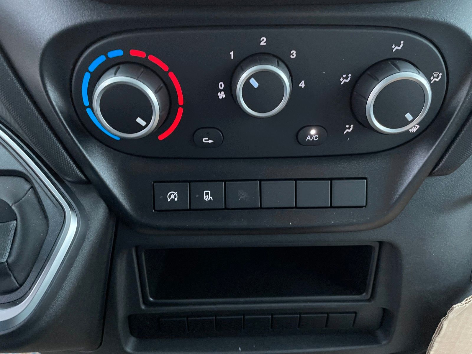 Fahrzeugabbildung Iveco Daily 35S14 A8*R3.450mm*Automatik*3Sitze*