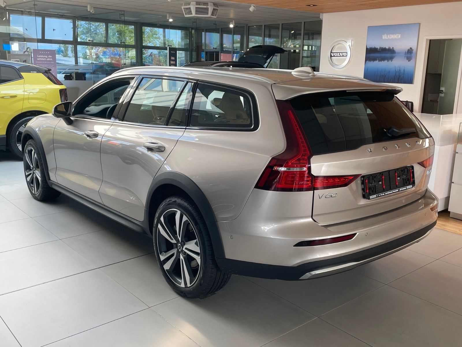 Fahrzeugabbildung Volvo V60 CC B4D AWD Ultimate*LED*PANO*360*H&K*MASSAGE