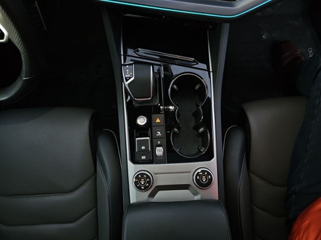 Fahrzeugabbildung Volkswagen Touareg 3.0 V6 TDI 4M R-Line AHK AREA-VIEW NACHT