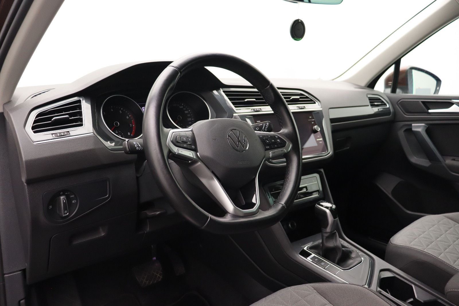 Fahrzeugabbildung Volkswagen Tiguan 1.5 DSG Life ACC LED Apple CarPlay