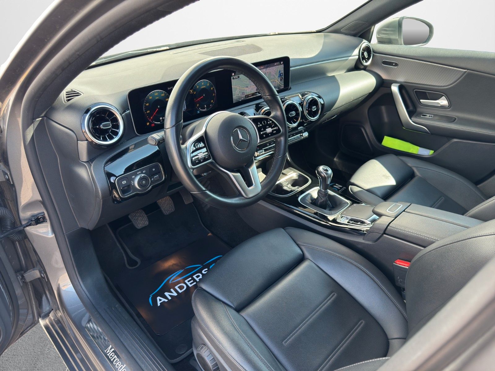 Fahrzeugabbildung Mercedes-Benz A200 SPORT PROGR PANO LED MBUX NAVI TEL LEDER